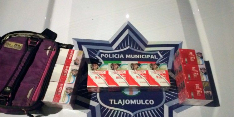 Policía de Tlajomulco detuvo a un hombre y a una mujer por robo con violencia a tienda Oxxo