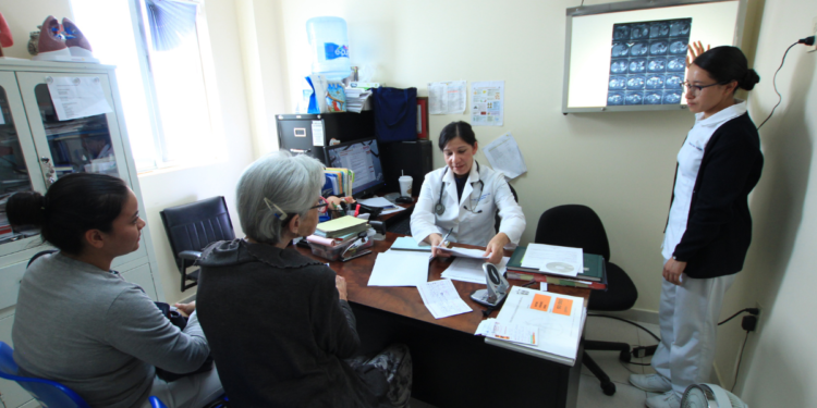 Invita SSJ a las mujeres a acudir a detección oportuna de cáncer cérvico uterino