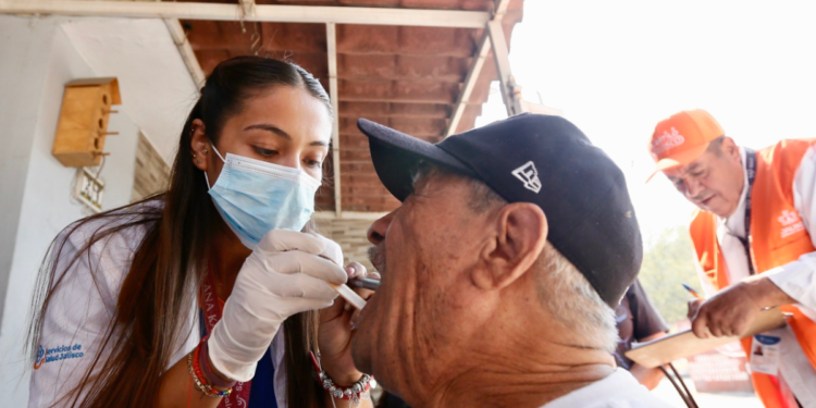 Recorren médicas y médicos de Jalisco zonas vulnerables del estado