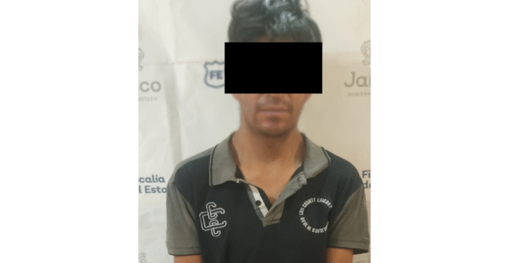 Policías de Tlajomulco detuvieron a un sujeto por presunto robo a casa habitación