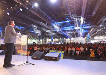 Frangie impulsa a las y los jóvenes de Talent Land a perseguir sus sueños 