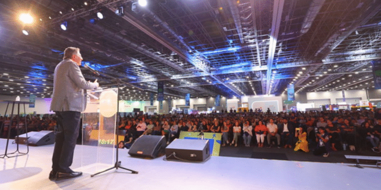 Frangie impulsa a las y los jóvenes de Talent Land a perseguir sus sueños 