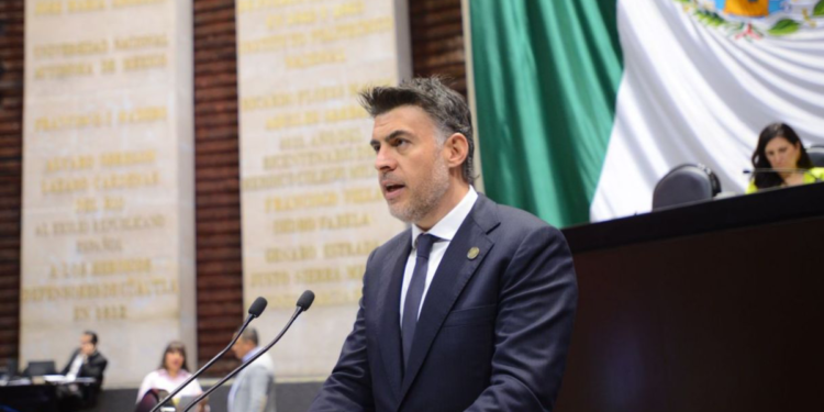 «Niñas y niños no pueden seguir enfrentando solos violencia digital», Julio Scherer Pareyón