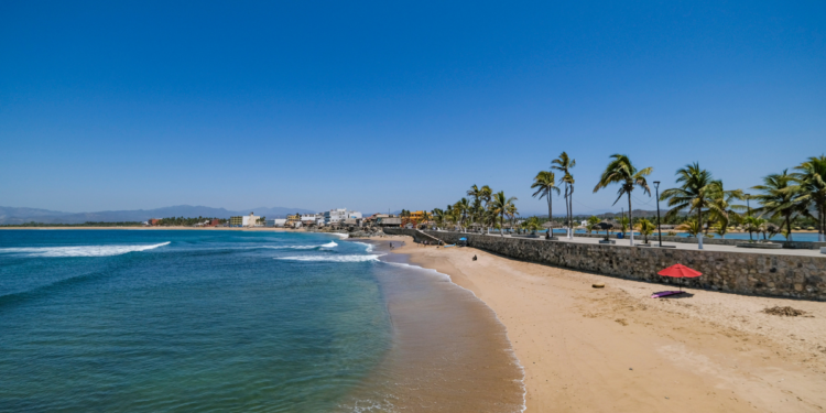 Anuncia COFEPRIS que diez playas de Jalisco son aptas para uso recreativo en Semana Santa y Pascua 2025