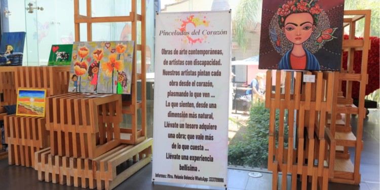 Gobierno de Tlaquepaque organiza exposición de arta inclusivo «Pinceladas del Corazón»