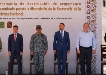 Asiste Pablo Lemus, Gobernador de Jalisco, a la 15va Zona Militar a destrucción de armamento decomisado