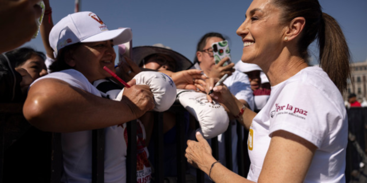 En México construimos paz y prosperidad: Presidenta encabeza en el Zócalo arranque de la Clase Nacional de Boxeo
