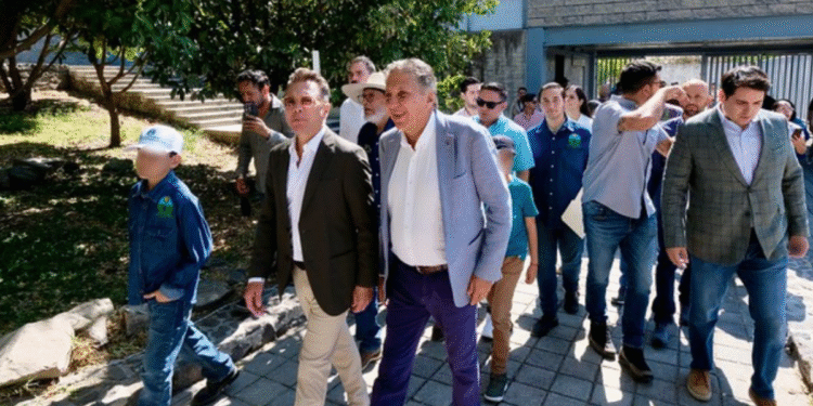 Acude Pablo Lemus, Gobernador de Jalisco, a la inauguración de la segunda etapa del sendero peatonal y ciclista en el Bosque Pedagógico del Agua Colomos III