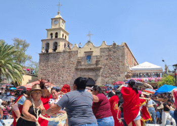 Participan 7 mil en la tradicional Cuereada de San Martín de Las Flores