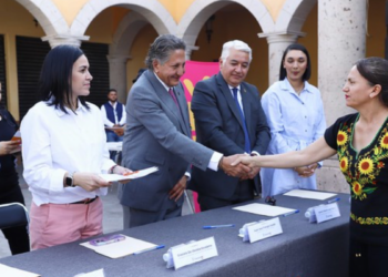 60 familias de Tesistán ya cuentan con su título de propiedad 