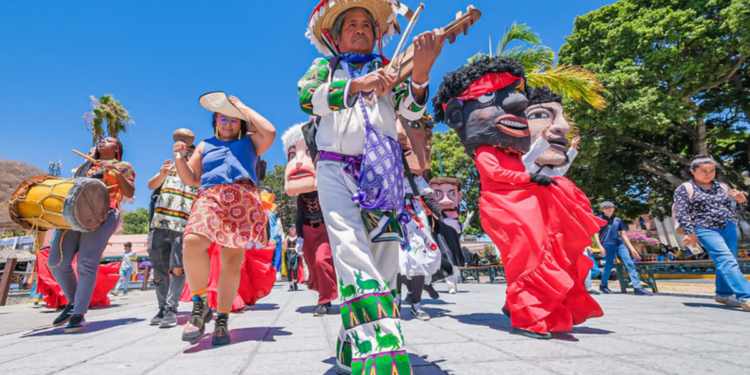 Alegra a Chapala primer Festival de Culturas Vivas de la Ribera