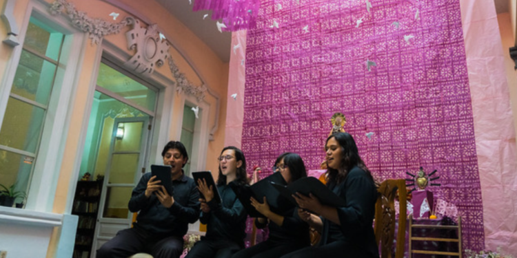 Invitan Secretaría de Cultura y MEG a visitar exposición de Altares de Dolores en Museo de las Artes Populares y en Museo Regional de la Cerámica