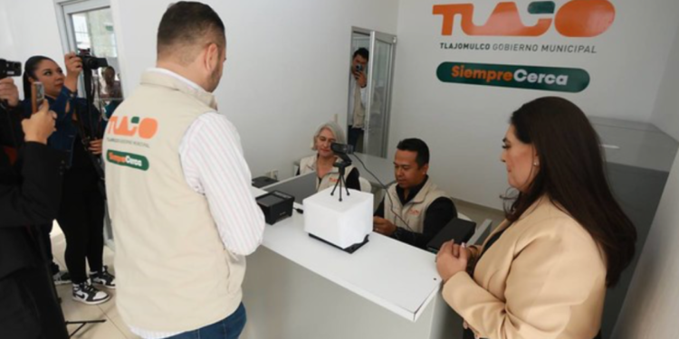 Gobierno de Tlajomulco acerca módulo para tramitar carta de no antecedes penales
