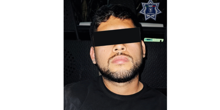 Detenido por tripular vehículo con reporte de robo; tras persecución se recuperó el vehículo