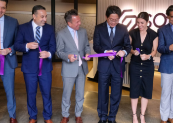 Realiza Pablo Lemus, Gobernador de Jalisco, visita a la empresa Solidigm Technology