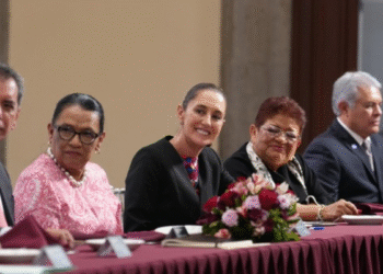 En el Día del Trabajo, Presidenta Claudia Sheinbaum anuncia mesas de diálogo para implementar, por consenso, la semana laboral de 40 horas