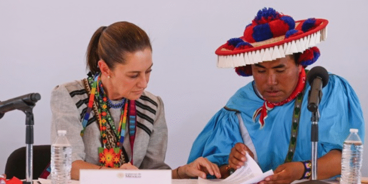 Presidenta Claudia Sheinbaum firma decreto que restituye más de 5 mil hectáreas a la comunidad Wixárika en Nayarit