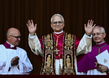 León XIV: Primer Papa Estadounidense Asume el Liderazgo de la Iglesia Católica