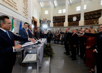 Pablo Lemus Navarro, Gobernador de Jalisco, toma protesta a Miguel Ángel Landeros como nuevo Presidente del Cuerpo Consular de Occidente