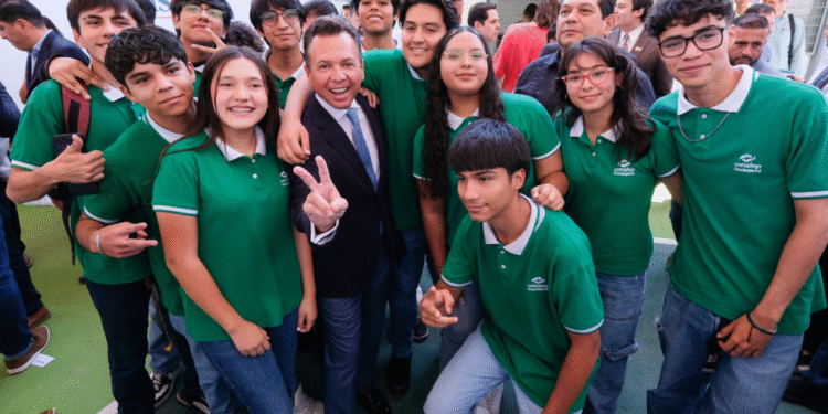Encabeza Pablo Lemus, Gobernador del Estado, lanzamiento del programa Aula Jalisco Digital