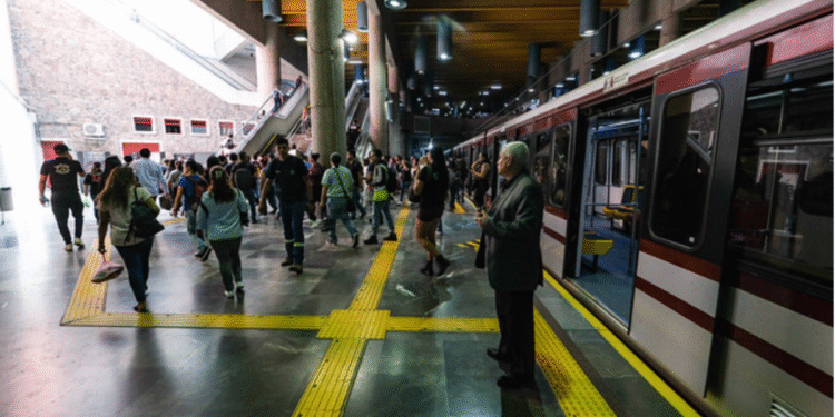 Mejora SITEUR frecuencias de paso de la Línea 1 con trenes dobles