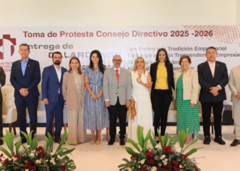 Asiste Laura Imelda a la Toma de Protesta del Consejo Directivo de CANACO Tlaquepaque