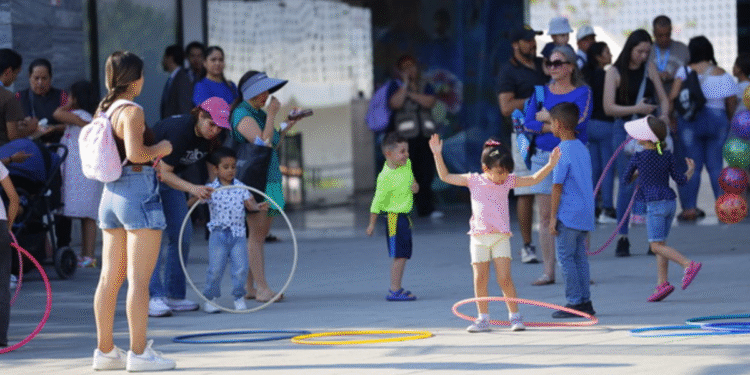 En Zapopan, más de 10 mil personas celebran La Fiesta de Abril