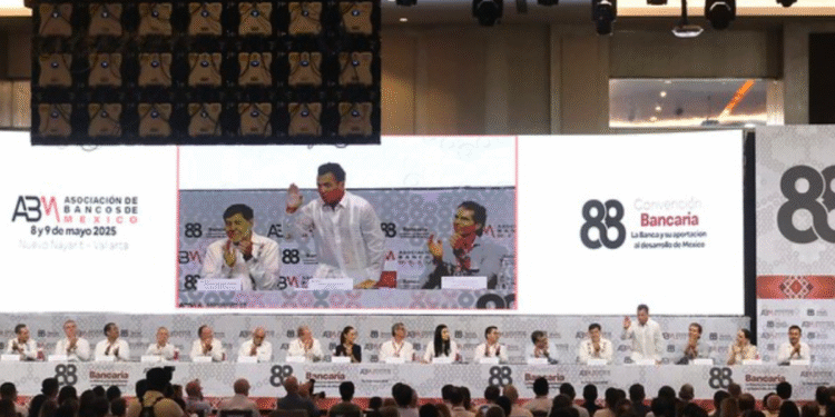 Participa Pablo Lemus, Gobernador de Jalisco, en la 88ª Convención Bancaria, ‘La Banca y su aportación al desarrollo de México’