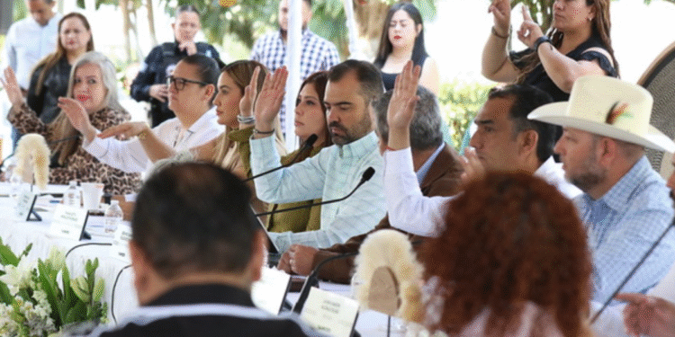 Gerardo Quirino tomó protesta a los nuevos delegados y agentes municipales de Tlajomulco