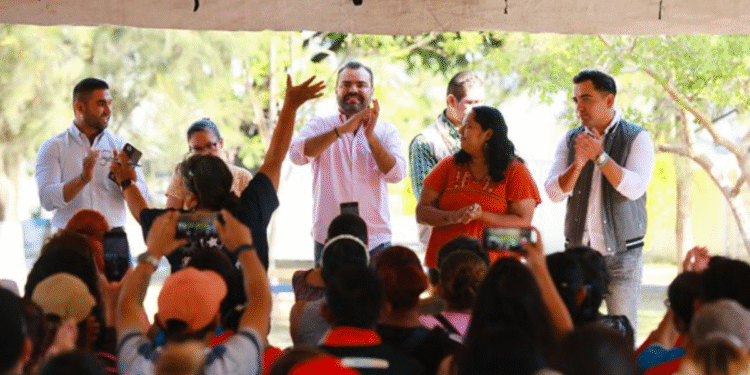 Gerardo Quirino entrega primera etapa de rehabilitación de clústers