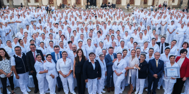 Reconoce Pablo Lemus, Gobernador de Jalisco, a enfermeras y enfermeros como pilares del sistema de salud