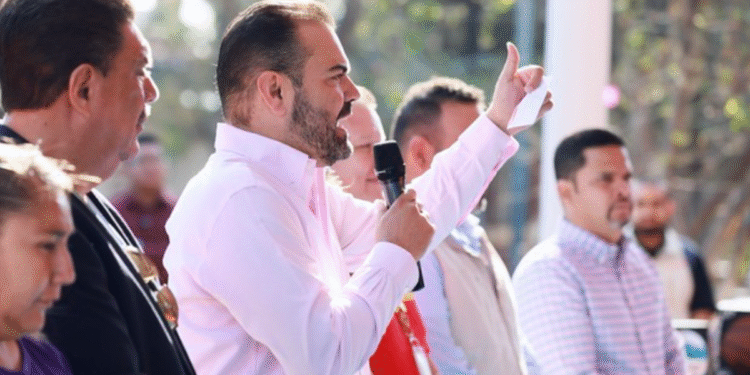 Gobierno de Tlajomulco dota de infraestructura por 2.4 millones a secundaria en Santa Cruz del Valle