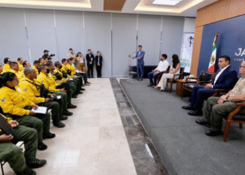 Reconoce Pablo Lemus, Gobernador de Jalisco, entrega y compromiso ejemplar de combatientes forestales del estado