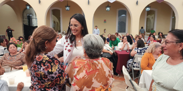 Festeja Laura Imelda «Día de La Madre» con 400 mujeres en Tlaquepaque