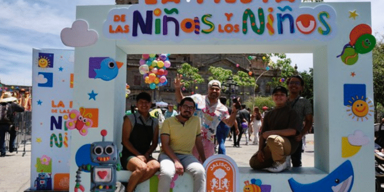Acuden más de 30 mil personas a la celebración del Día de las Niñas y los Niños en el corazón de Guadalajara