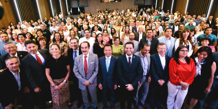 Capacitan a más de mil docentes jaliscienses en el uso de Inteligencia Artificial (IA)