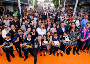 Encabeza Pablo Lemus, Gobernador del Estado, entrega de paquetes escolares del programa ¡Listo Jalisco!, en Guadalajara