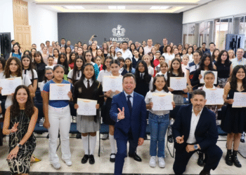 Reconoce Pablo Lemus, Gobernador de Jalisco, a estudiantes ganadoras del concurso LIMATEJ Femenil 2025 
