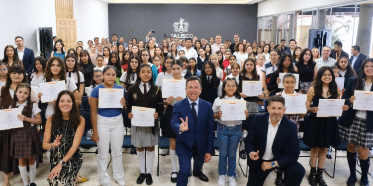 Reconoce Pablo Lemus, Gobernador de Jalisco, a estudiantes ganadoras del concurso LIMATEJ Femenil 2025
