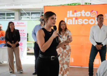 Entregan útiles y uniformes del programa ¡Listo Jalisco! en Jamay y Poncitlán 