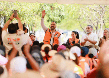 Macrobrigada transforma la avenida Adolf B. Horn con trabajo comunitario
