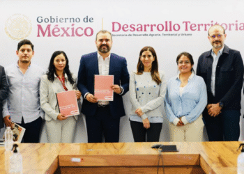 Gerardo Quirino presenta al Gobierno Federal plan de recuperación de vivienda