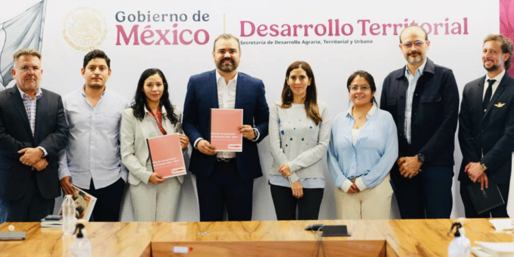 Gerardo Quirino presenta al Gobierno Federal plan de recuperación de vivienda