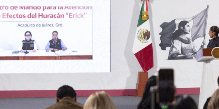 Presidenta llama a habitantes de las costas de Guerrero y Oaxaca a seguir con cautela ante huracán Erick; agradece acatar recomendaciones