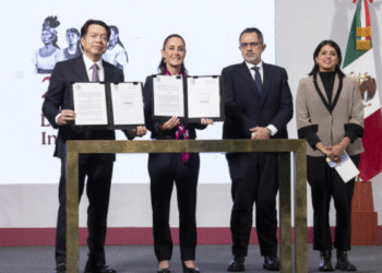 Presidenta firma decretos que mejoran las condiciones laborales del magisterio: Se facilita la movilidad y se reduce la edad de jubilación