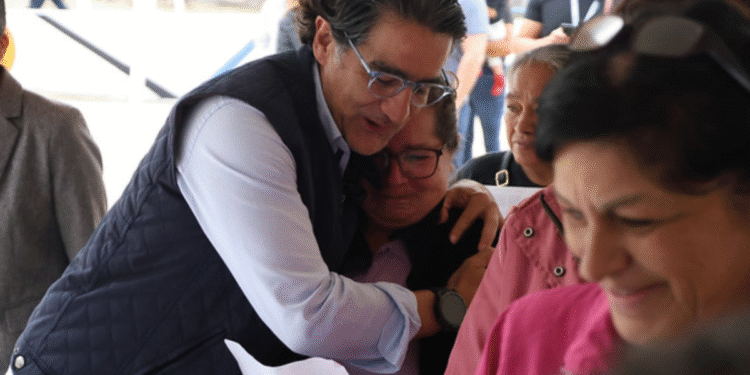 Gobierno de Zapopan entrega apoyos económicos a familias afectadas por las lluvias del 24 de junio