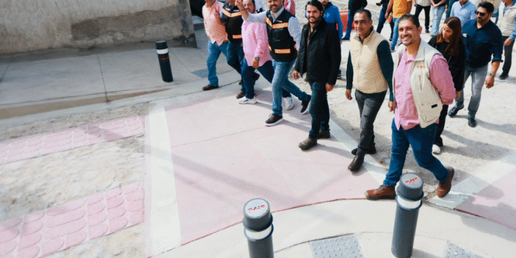Gerardo Quirino inaugura calles renovadas en Santa Cruz de la Loma