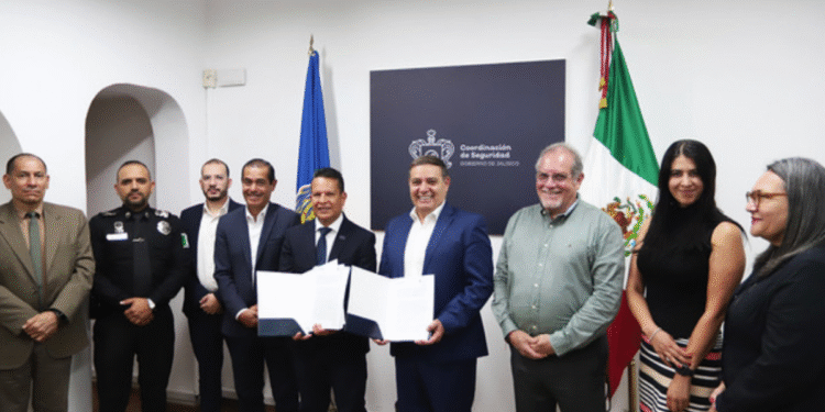 Firman convenio de colaboración autoridades de la Coordinación General Estratégica de Seguridad y CODE