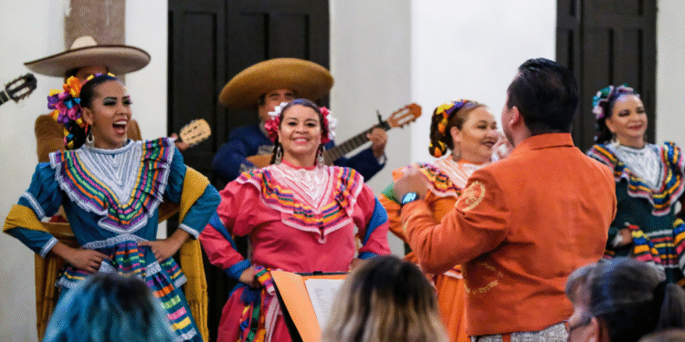 Ofrecerá Coro Redes y Cantos de Chapala repertorio del folclor mexicano, en el Teatro Alarife