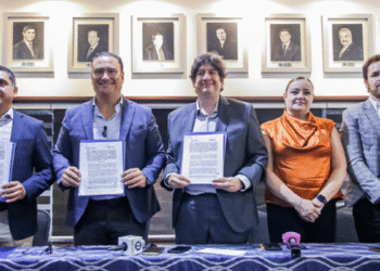 Fortalecen política energética estatal con alianza entre la AEEJ y APIEJ